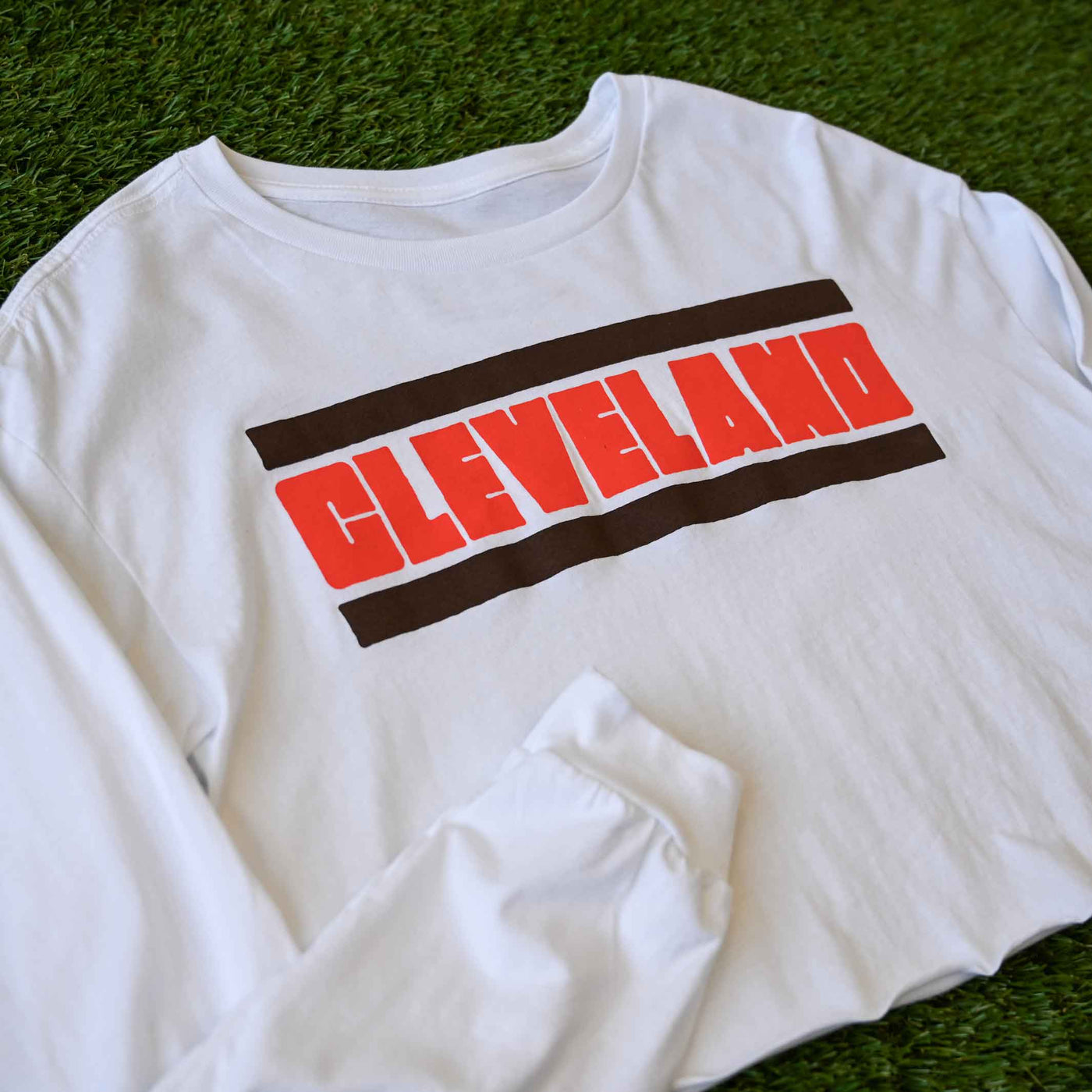 Cleveland Football Stripe - Womens Long Sleeve Cropped Crew Neck T-Shirt