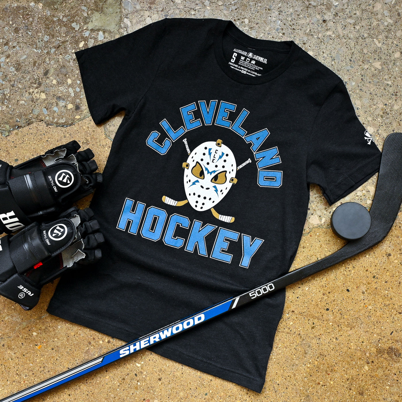 Cleveland Hockey Mask - Unisex Crew T-Shirt