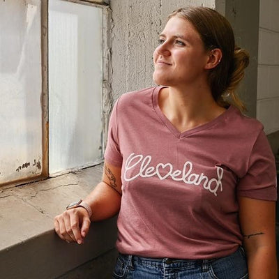 Cleveland Heart Script - Womens Relaxed V Neck - Mauve T-Shirt